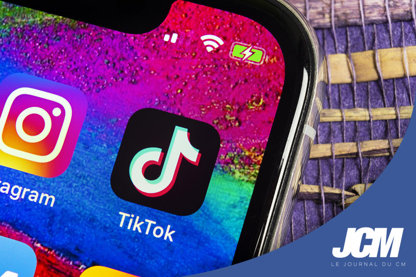 Smartphone qui présente l'application TikTok