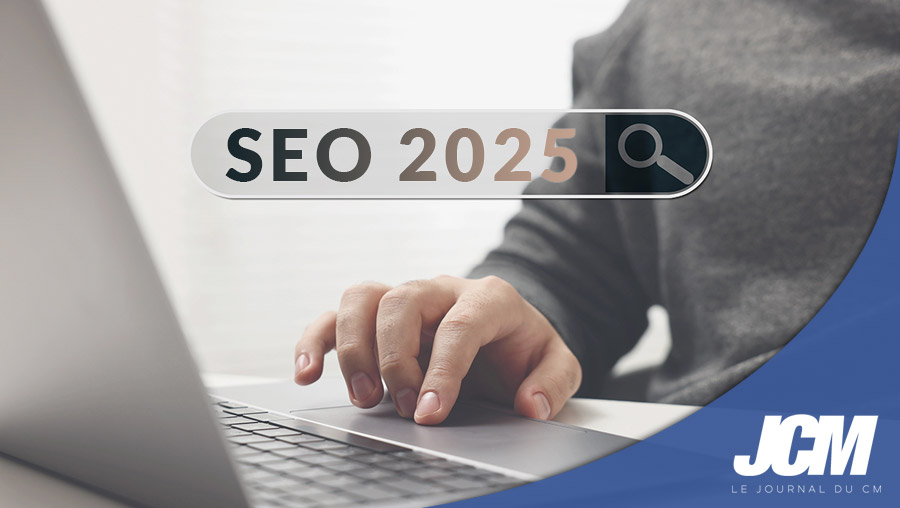 Internaute qui saisi une requête SEO 2025